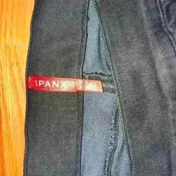 Spanx Distressed Black Ankle Skinny Jeans Medium - Picture 4 of 4